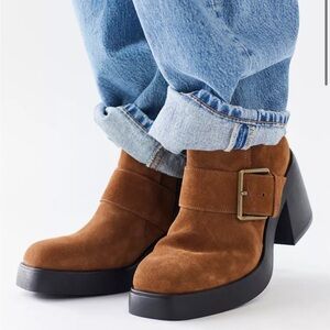 VAGABOND buckled booties